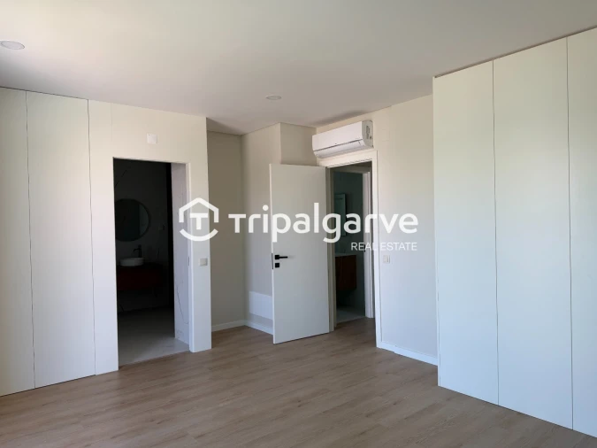 Moradia T4 para Venda em Ferreiras Foto 14