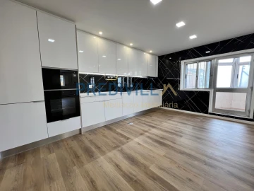 Apartamento T4 para Venda em Póvoa de Varzim, Beiriz e Argivai