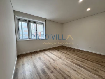 Apartamento T4 para Venda em Póvoa de Varzim, Beiriz e Argivai