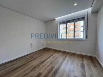 Apartamento T4 para Venda em Póvoa de Varzim, Beiriz e Argivai