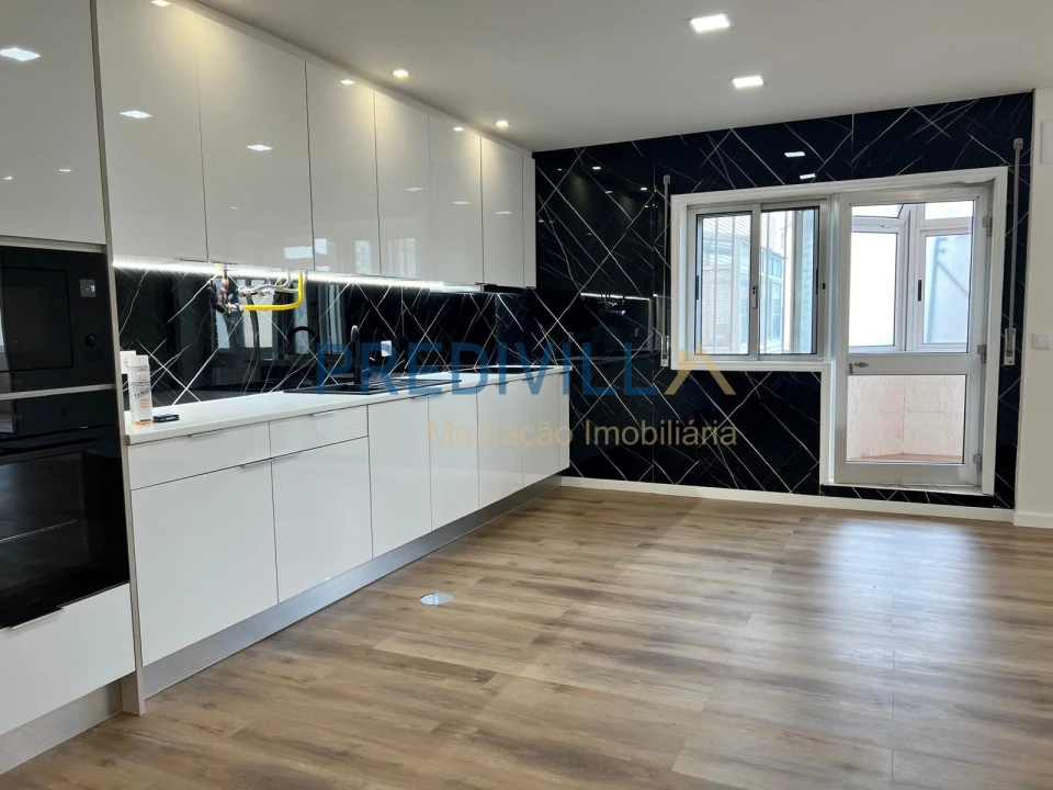 Apartamento T4 para Venda em Póvoa de Varzim, Beiriz e Argivai Foto 1