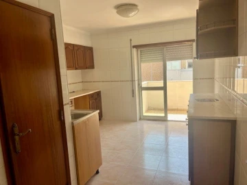 Apartamento T2 para Arrendamento em Marrazes e Barosa