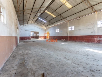 Armazém para Venda em Alcanena e Vila Moreira