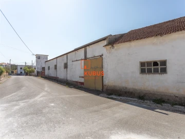 Armazém para Venda em Alcanena e Vila Moreira