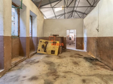 Armazém para Venda em Alcanena e Vila Moreira