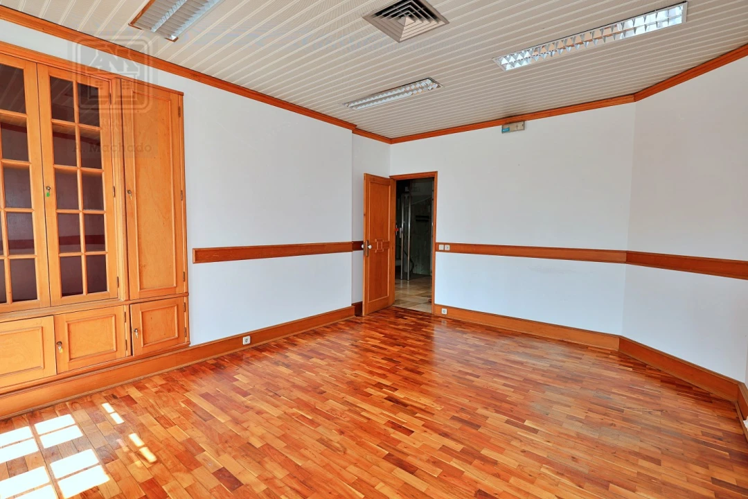 Loja para Arrendamento em Ponta Delgada (São Sebastião) Foto 16