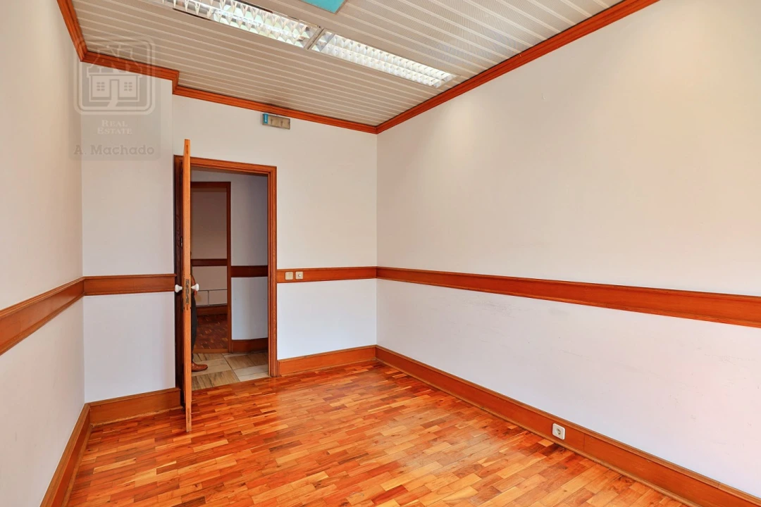Loja para Arrendamento em Ponta Delgada (São Sebastião) Foto 19