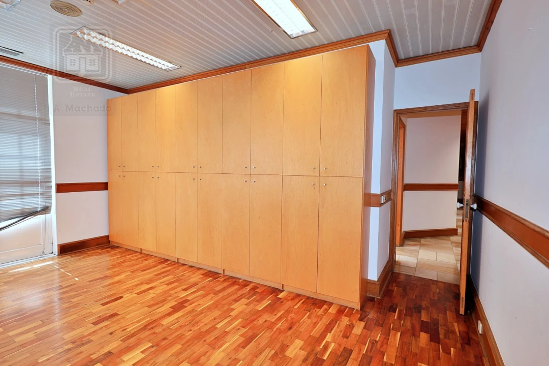 Loja para Arrendamento em Ponta Delgada (São Sebastião) Foto 21
