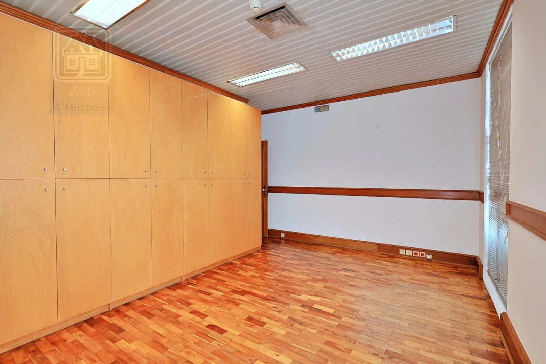 Loja para Arrendamento em Ponta Delgada (São Sebastião) Foto 22