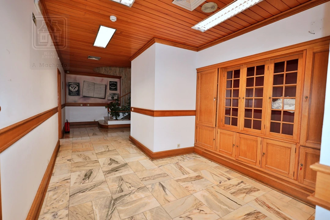 Loja para Arrendamento em Ponta Delgada (São Sebastião) Foto 51