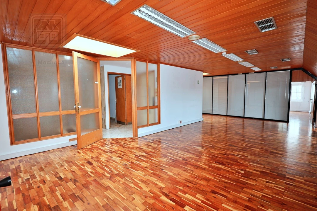 Loja para Arrendamento em Ponta Delgada (São Sebastião) Foto 65