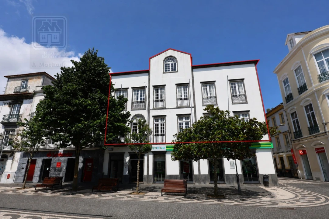 Loja para Arrendamento em Ponta Delgada (São Sebastião) Foto 2