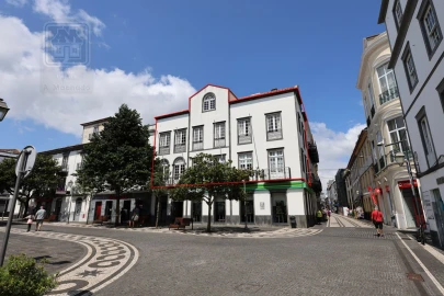 Loja para Arrendamento em Ponta Delgada (São Sebastião)