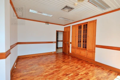 Loja para Arrendamento em Ponta Delgada (São Sebastião)