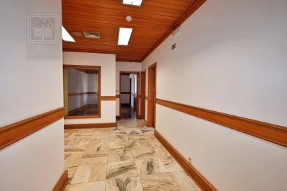 Loja para Arrendamento em Ponta Delgada (São Sebastião)