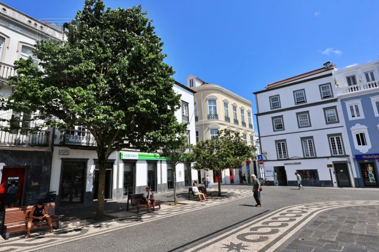 Loja para Arrendamento em Ponta Delgada (São Sebastião) Foto 3