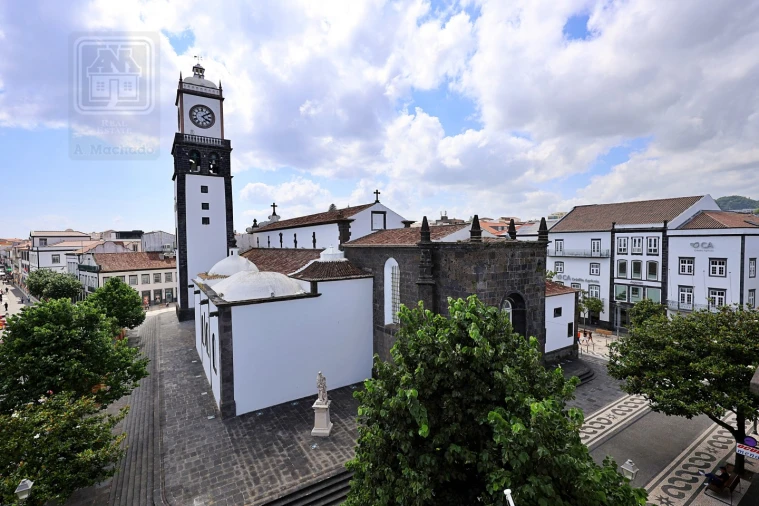 Loja para Arrendamento em Ponta Delgada (São Sebastião) Foto 6