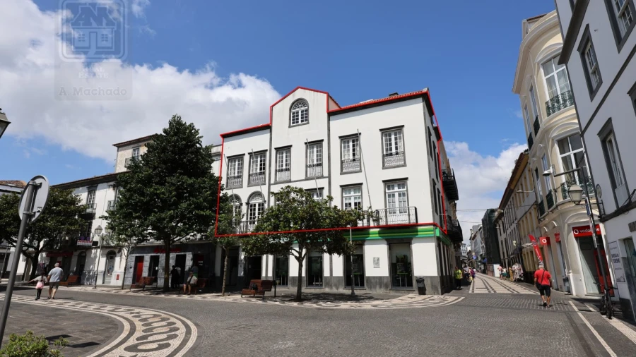 Loja para Arrendamento em Ponta Delgada (São Sebastião)