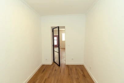 Apartamento para Venda em Santa Maria do Castelo e Santiago e Santa Susana