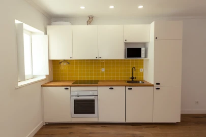 Apartamento para Venda em Santa Maria do Castelo e Santiago e Santa Susana