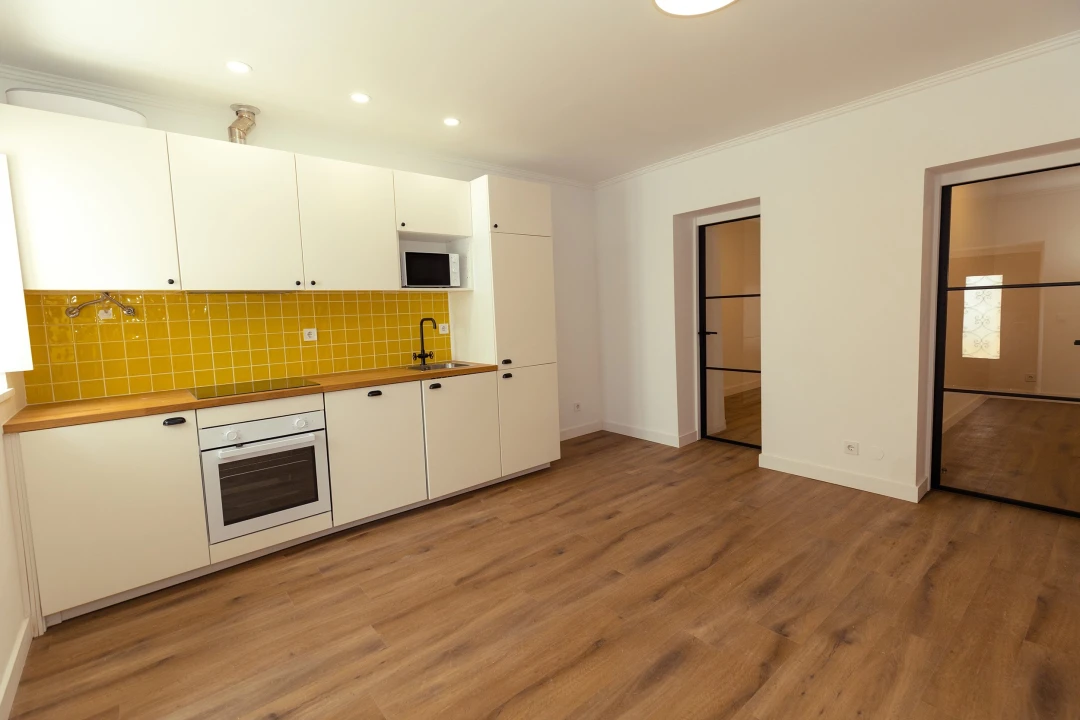 Apartamento para Venda em Santa Maria do Castelo e Santiago e Santa Susana Foto 2
