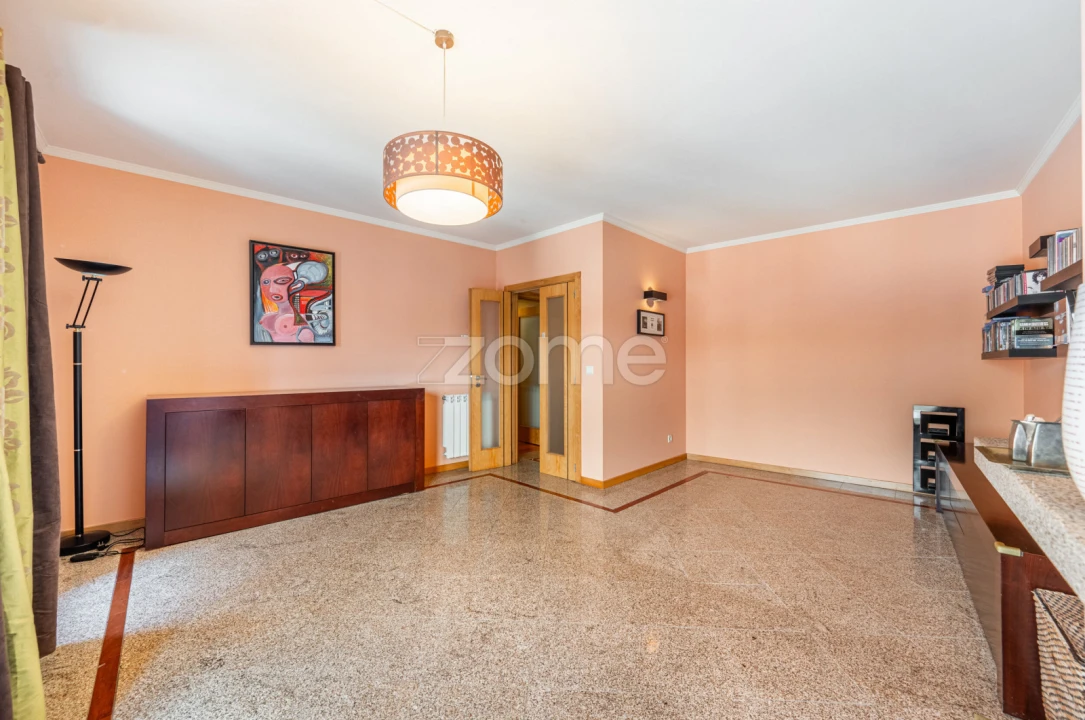 Apartamento T2 para Arrendamento em Paranhos Foto 9