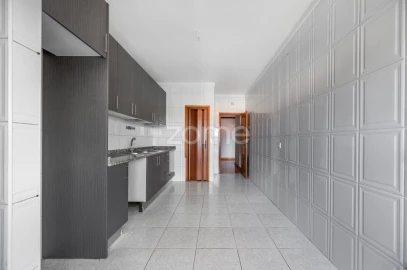 Apartamento T3 para Venda em Real, Dume e Semelhe