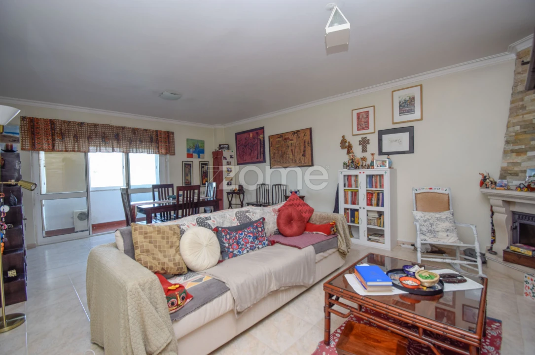 Apartamento T2 para Venda em São Domingos de Rana Foto 3