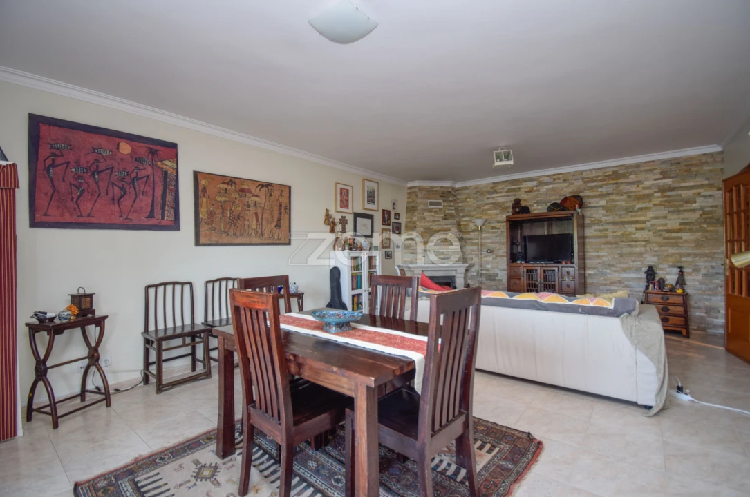 Apartamento T2 para Venda em São Domingos de Rana Foto 6