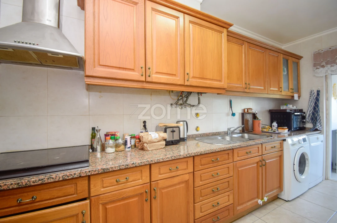 Apartamento T2 para Venda em São Domingos de Rana Foto 9