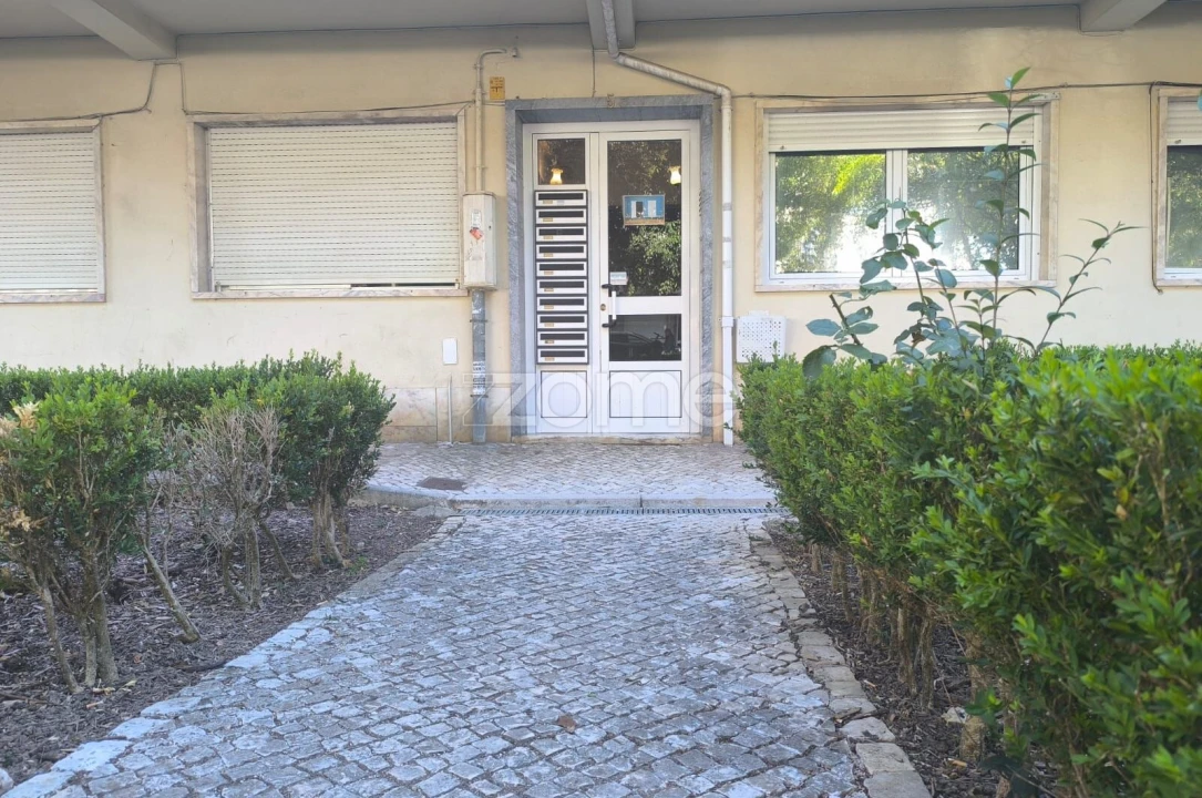 Apartamento T2 para Venda em Agualva e Mira-Sintra Foto 10