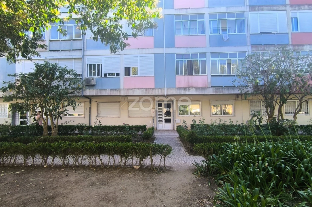 Apartamento T2 para Venda em Agualva e Mira-Sintra Foto 12