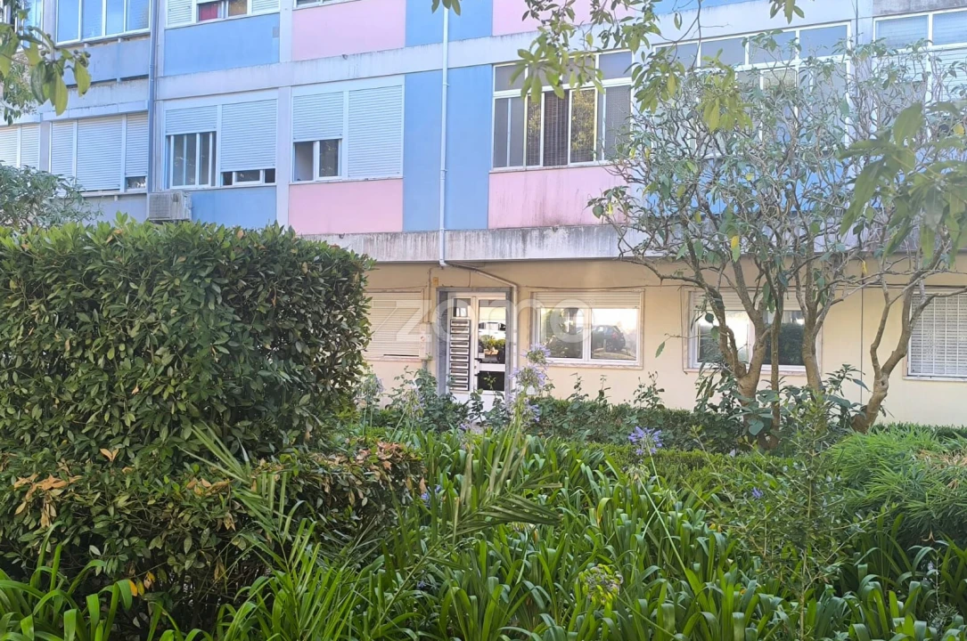 Apartamento T2 para Venda em Agualva e Mira-Sintra Foto 1