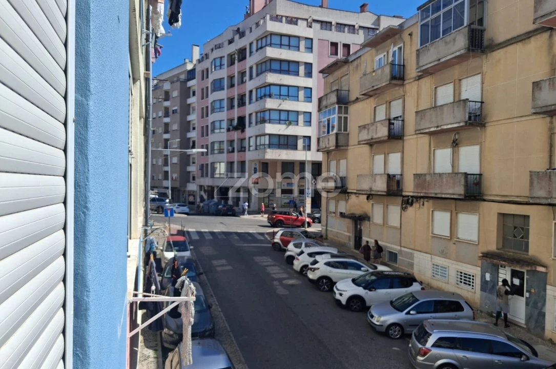 Apartamento T2 para Venda em Agualva e Mira-Sintra Foto 11