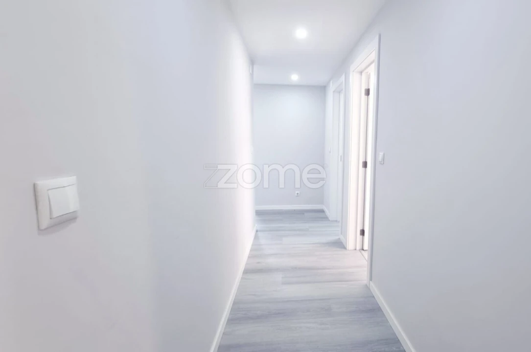 Apartamento T2 para Venda em Corroios Foto 11