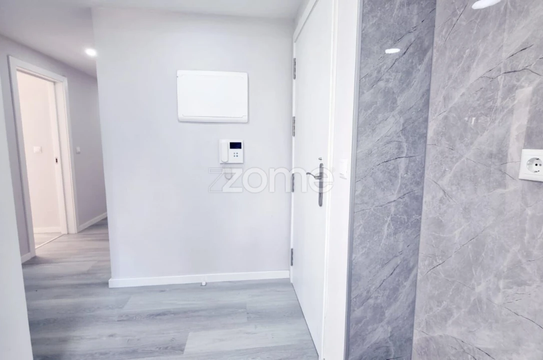 Apartamento T2 para Venda em Corroios Foto 12