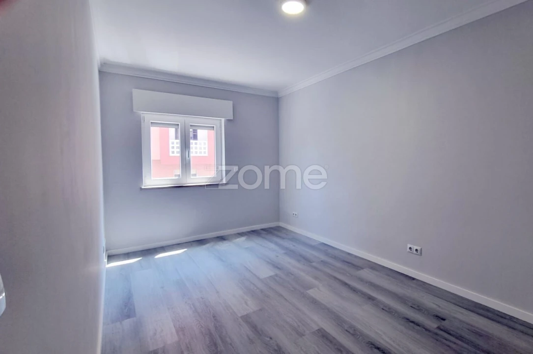 Apartamento T2 para Venda em Corroios Foto 8
