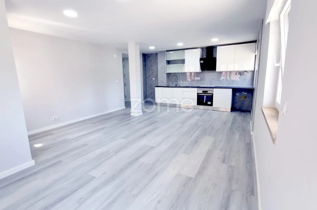 Apartamento T2 para Venda em Corroios Foto 3