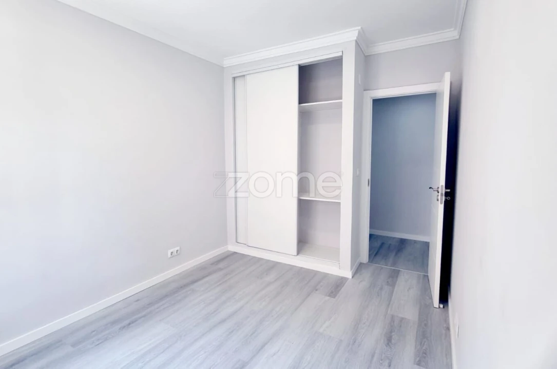 Apartamento T2 para Venda em Corroios Foto 7