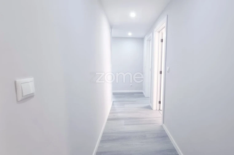 Apartamento T2 para Venda em Corroios Foto 11