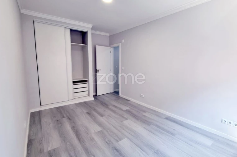 Apartamento T2 para Venda em Corroios Foto 9