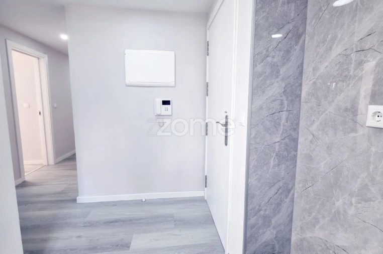 Apartamento T2 para Venda em Corroios Foto 12