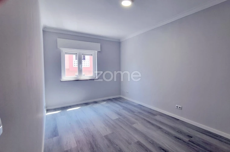 Apartamento T2 para Venda em Corroios Foto 8