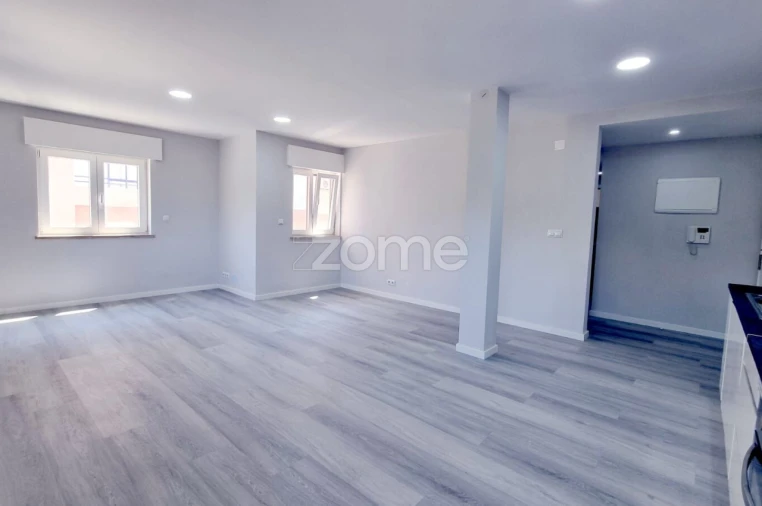 Apartamento T2 para Venda em Corroios Foto 5