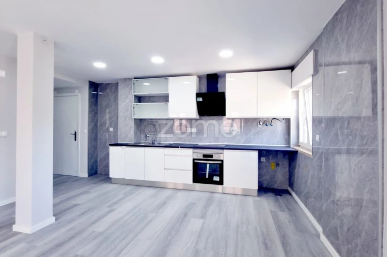 Apartamento T2 para Venda em Corroios Foto 2