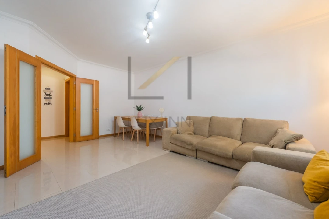 Apartamento T3 para Venda em São Domingos de Rana Foto 6