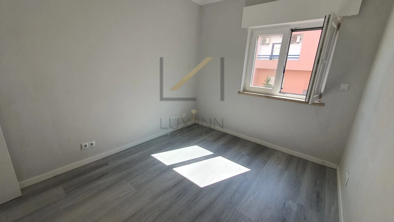 Apartamento T2 para Venda em Corroios Foto 13
