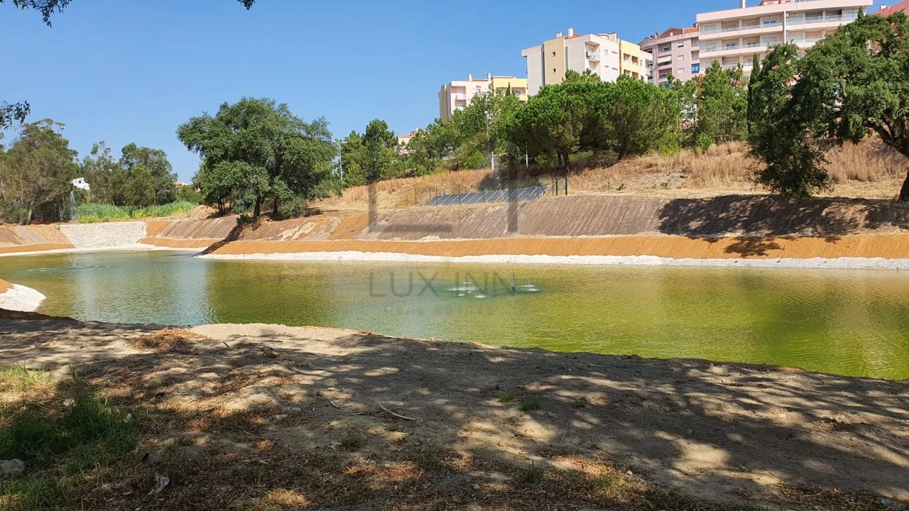 Apartamento T2 para Venda em Corroios Foto 19
