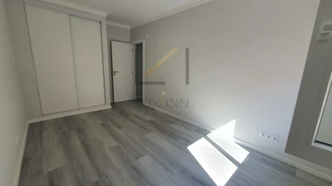 Apartamento T2 para Venda em Corroios