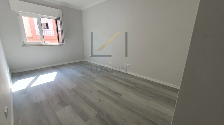 Apartamento T2 para Venda em Corroios Foto 12